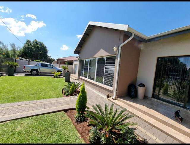 5 BEDROOM PROPERTY TO RENT IN BRENTHURST